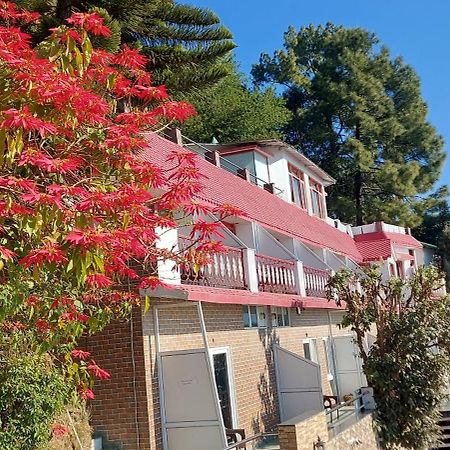 Blue Pine Resort Лансдаун Экстерьер фото