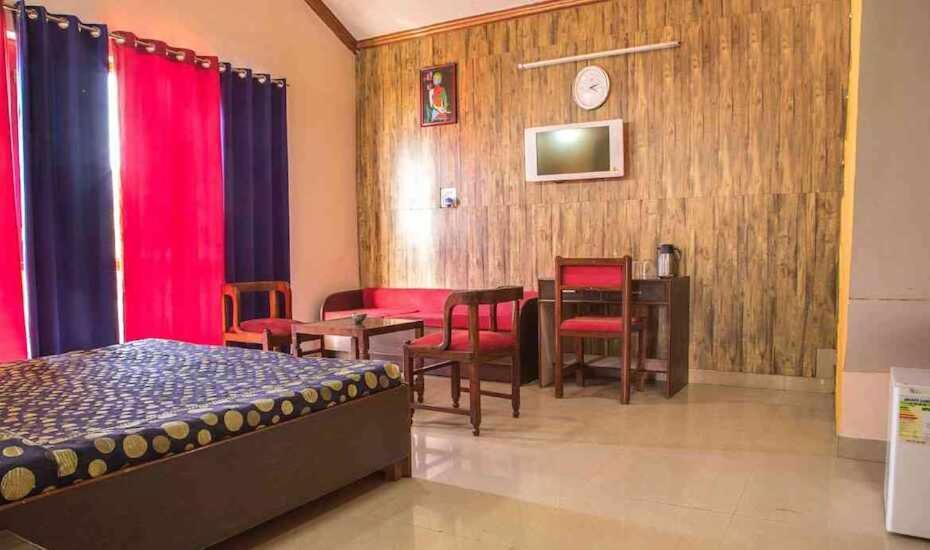 Blue Pine Resort Лансдаун Экстерьер фото