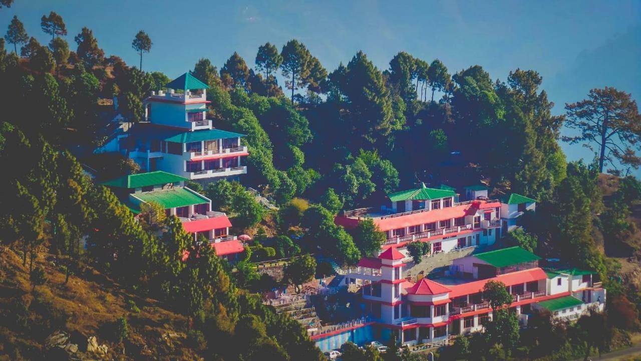 Blue Pine Resort Лансдаун Экстерьер фото