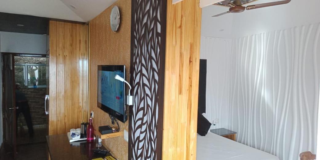Blue Pine Resort Лансдаун Экстерьер фото
