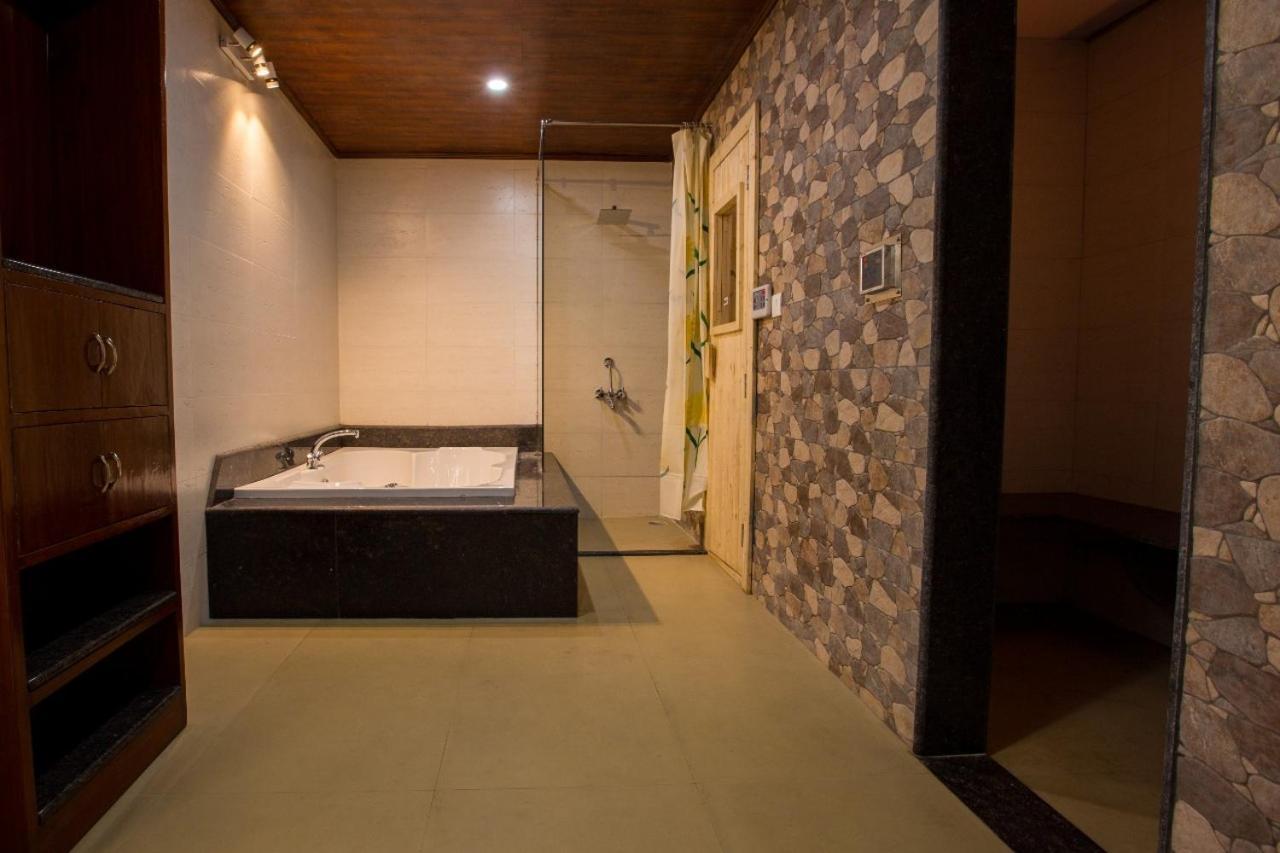 Blue Pine Resort Лансдаун Экстерьер фото