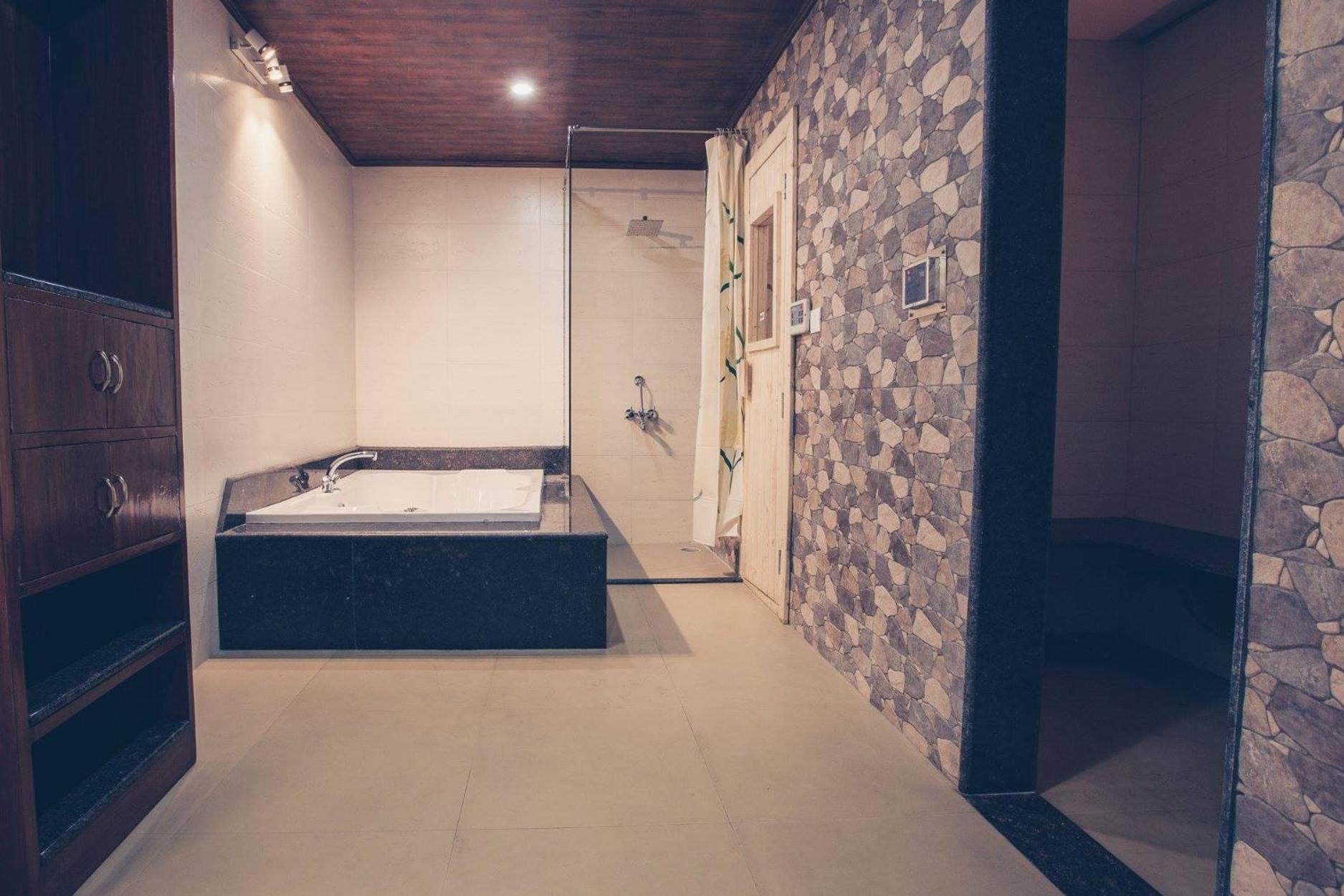 Blue Pine Resort Лансдаун Экстерьер фото