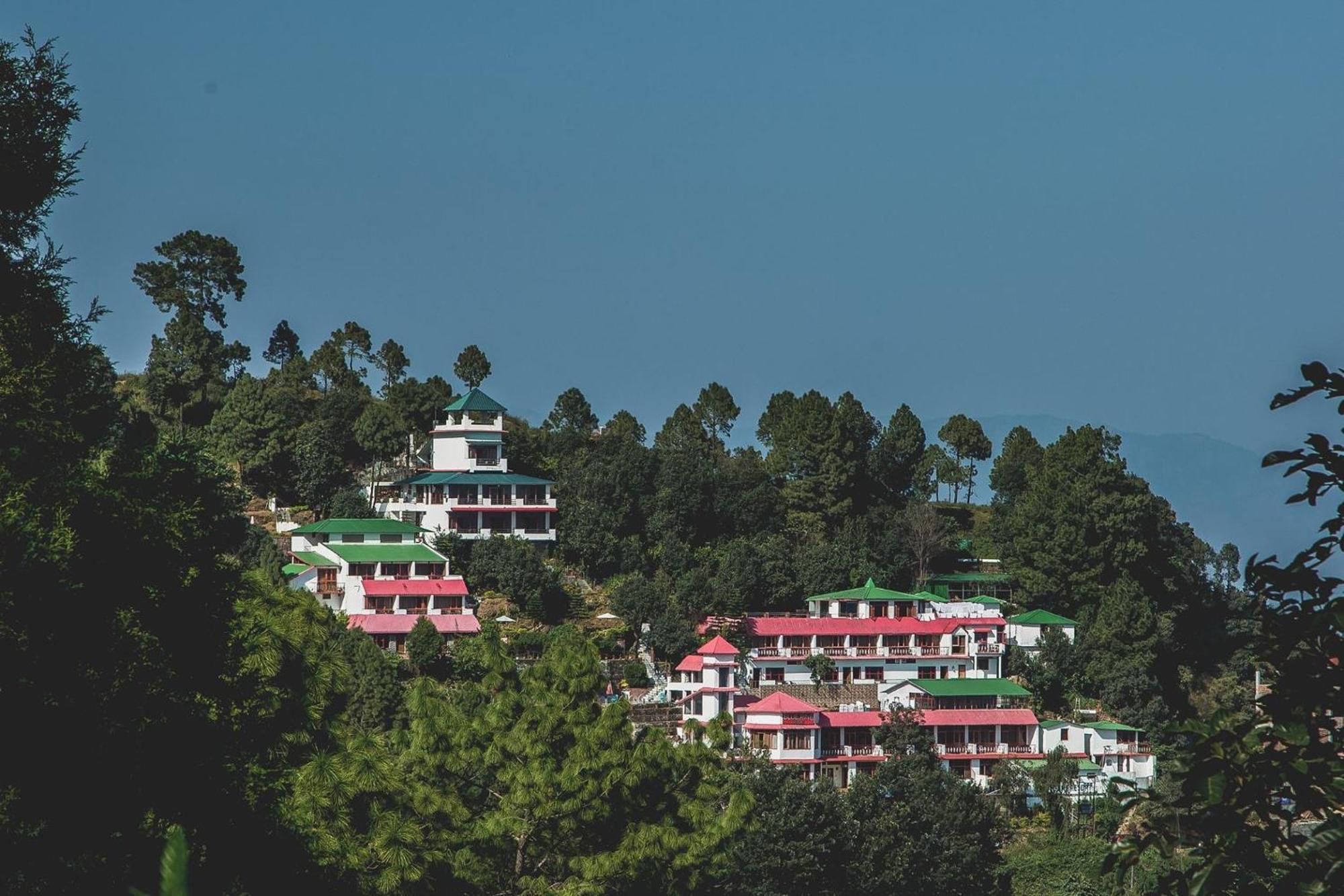 Blue Pine Resort Лансдаун Экстерьер фото