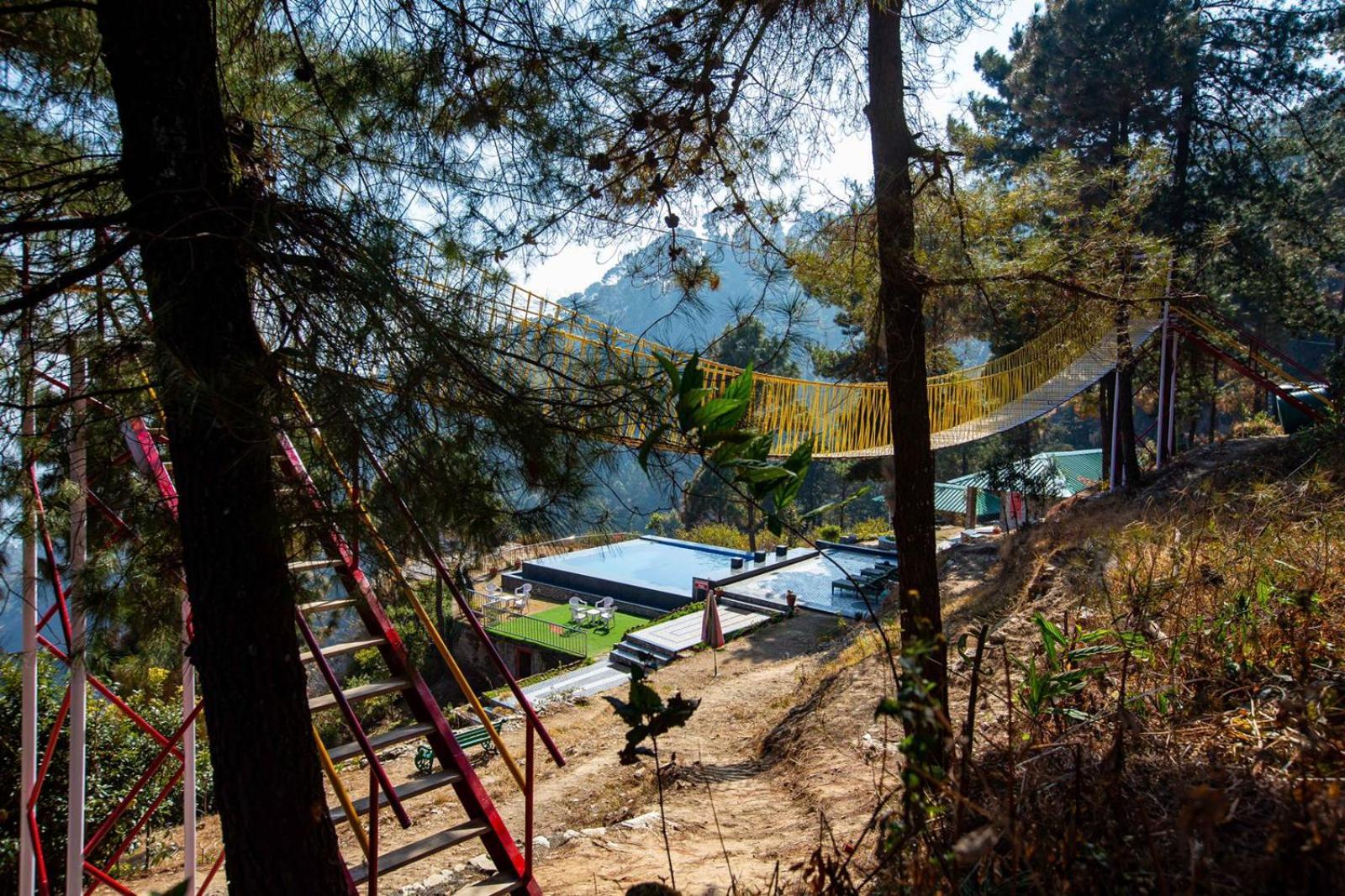 Blue Pine Resort Лансдаун Экстерьер фото
