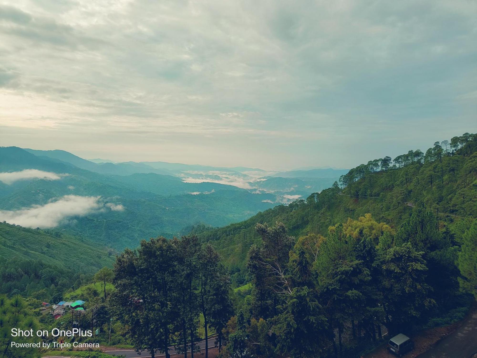 Blue Pine Resort Лансдаун Экстерьер фото