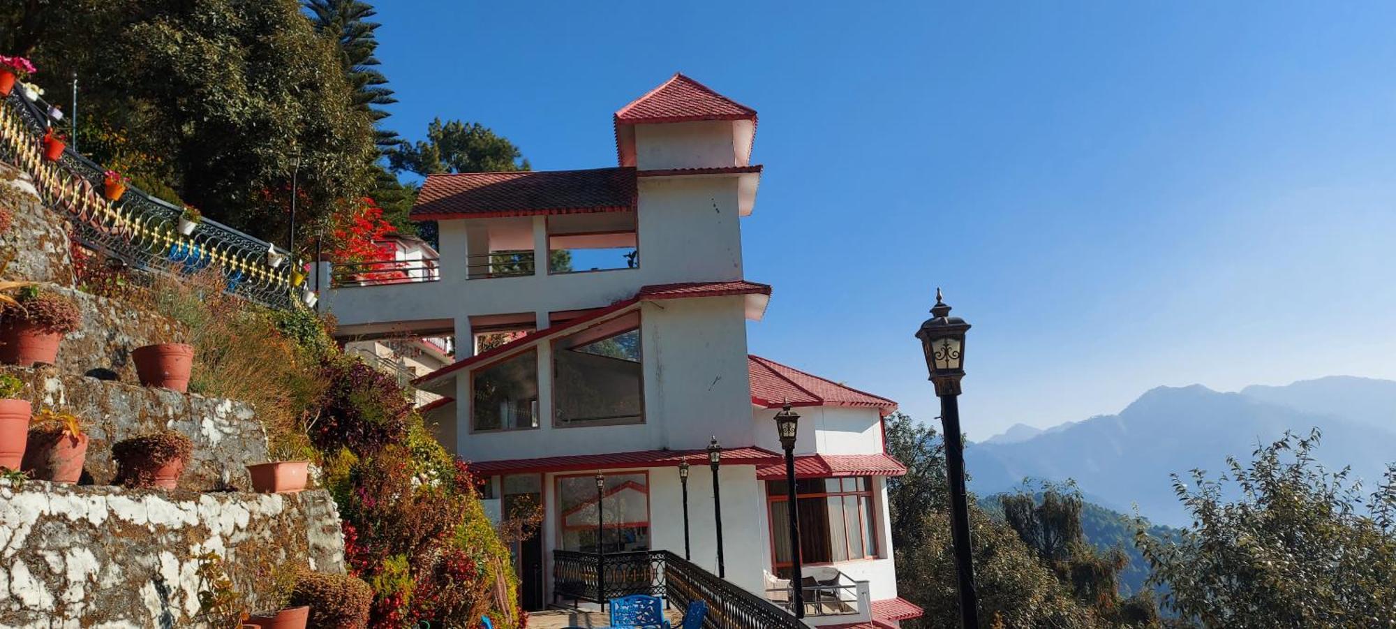 Blue Pine Resort Лансдаун Экстерьер фото