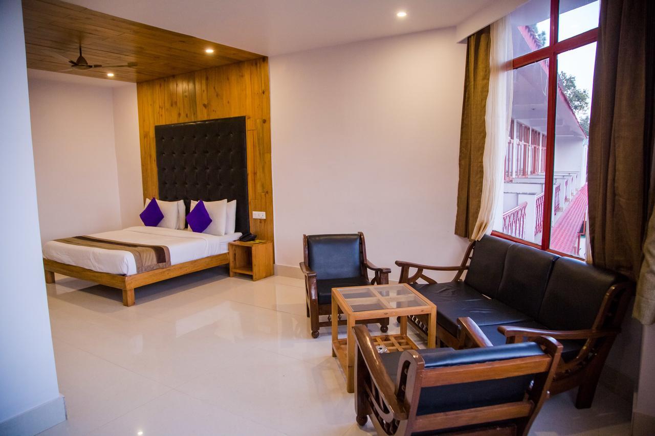 Blue Pine Resort Лансдаун Экстерьер фото